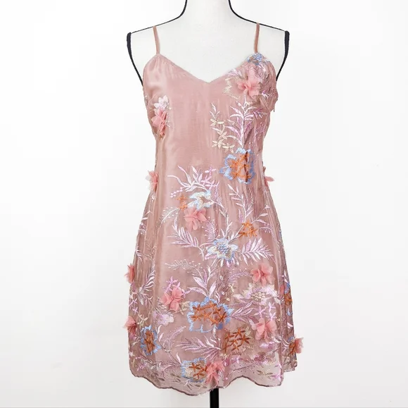 NWT Storia Embroidered Floral Mini Slip Dress, Size Medium - Picture 1 of 5